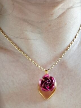 Vintage 80s Lovely Rose Heart Pendant Necklace